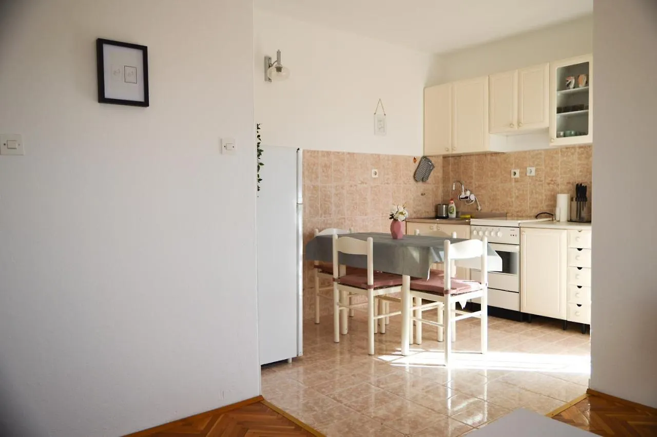 Homestay Apartman Lovren Povljana Apartment